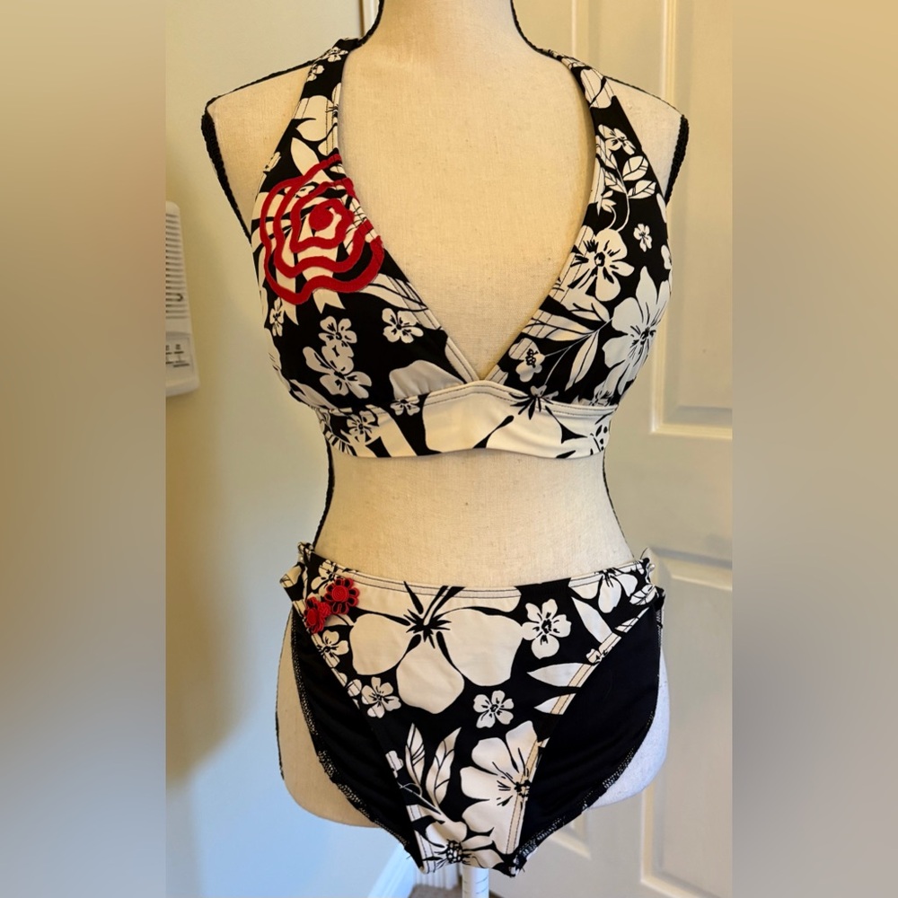NWOT Maia Black & White Floral Bikini with Red Trim, Sz M